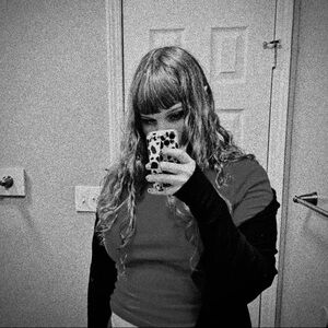 Meet your Posher, Mia